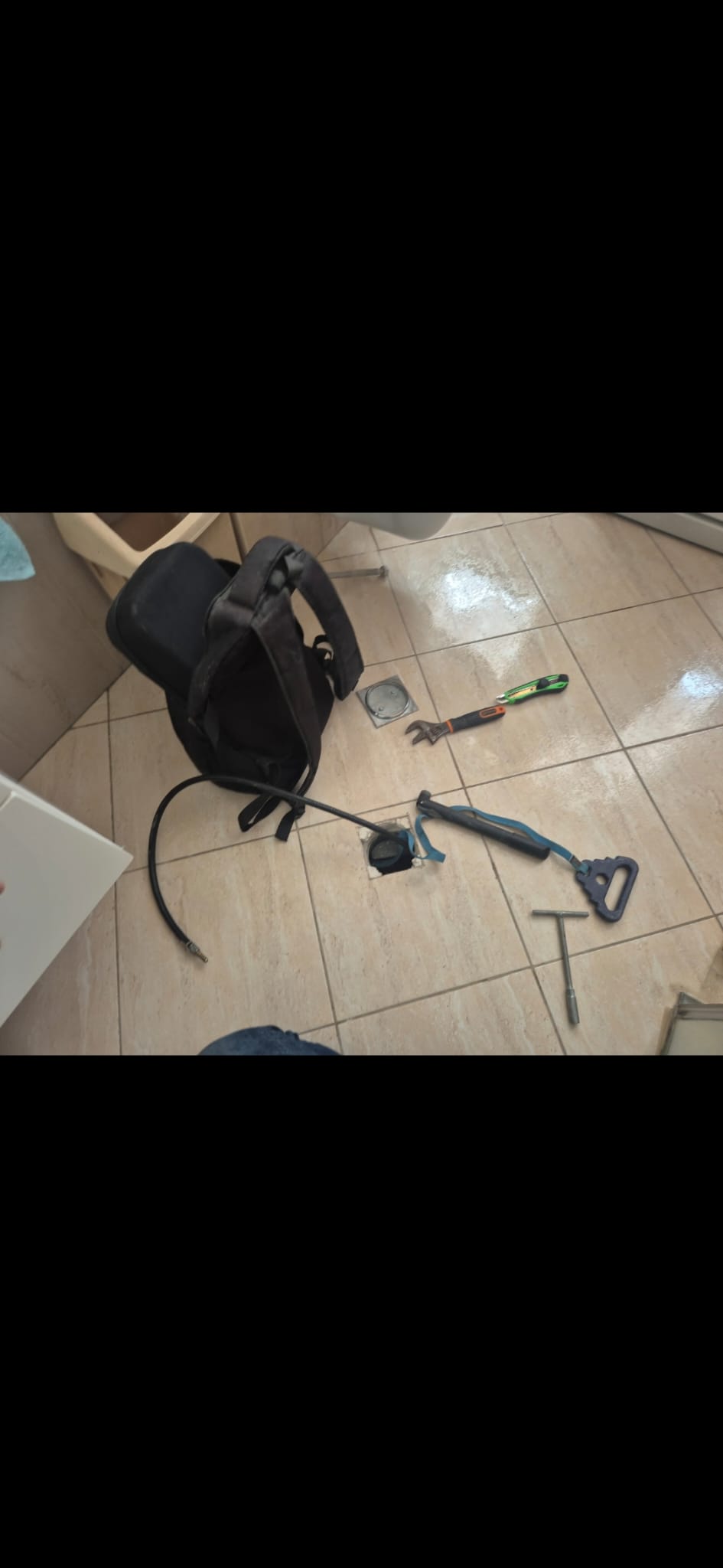 מצלמה תרמית מציגה איתור לחות בקיר אמבטיה